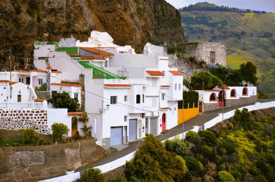 Zu Gran Canaria Tipps gehört auch Artenara mit den Höhlenwohnungen.