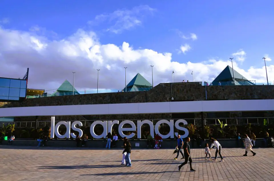 Ein Las Palmas Stadtrundgang kann beim Centro Comercial Las Arenas enden.