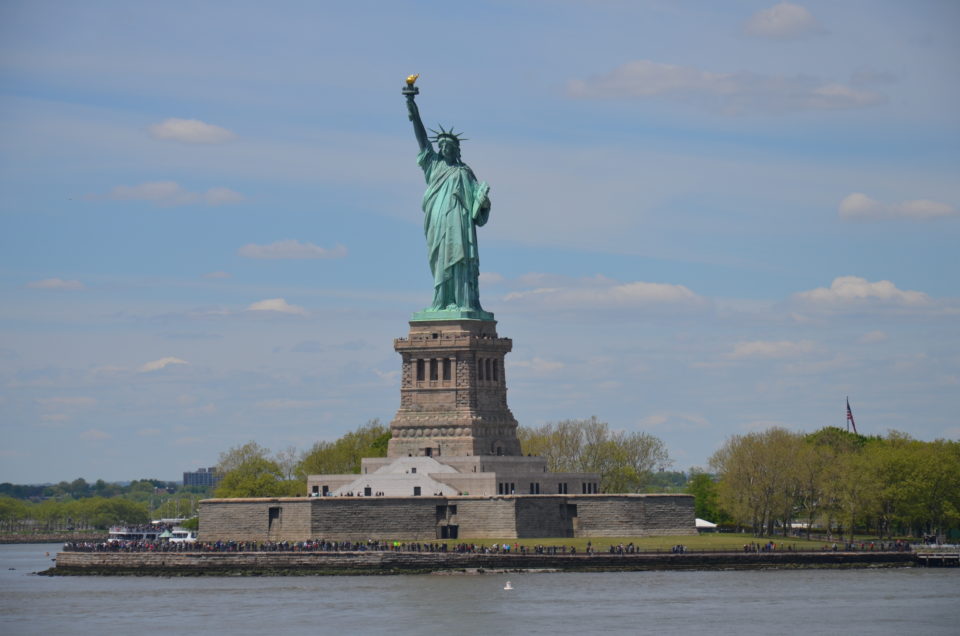 Freiheitsstatue als Ausgangspunkt der New York Top 10 Sehenswürdigkeiten