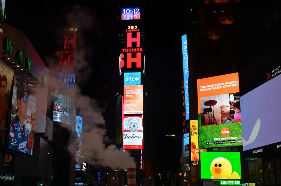 Sehenswürdigkeit New York Times Square bei Nacht