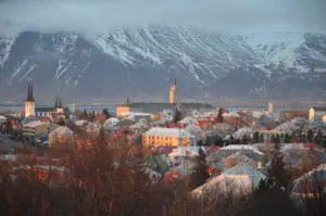 Reyjkavik Tipps: Dein Reykjavik Sehenswürdigkeiten Rundgang sollte dich auch unbedingt zu diesem Aussichtspunkt bei Perlan führen.