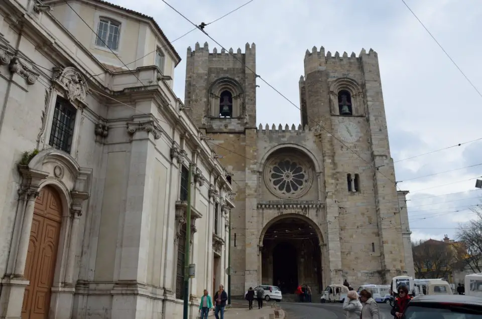 Die Catedral Sé Patriarcal im Stadtteil Alfama qualifiziert sich als älteste Kirche der Stadt unter den Lissabon Sehenswürdigkeiten.