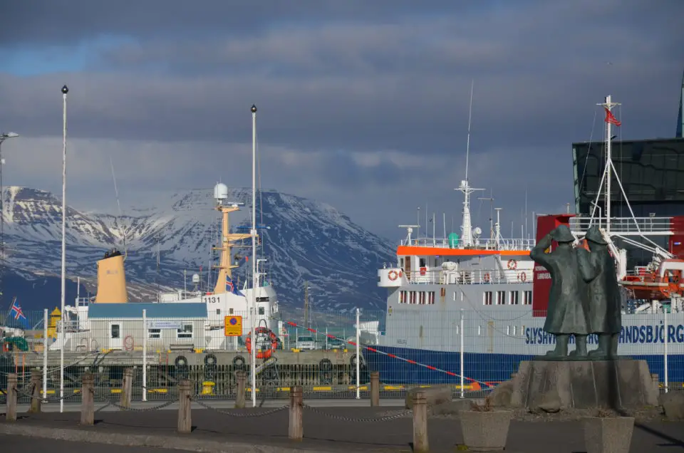 Obligatorisch ist ein Besuch des Hafens von Reykjavik. Eine Erkundung der Reykjavik Sehenswürdigkeiten wäre sonst unvollständig.