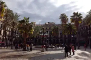 Barcelona Tipps: In einen Barcelona Sehenswürdigkeiten Rundgang muss auch die Plaça del Rei im Barri Gòtic integriert werden. Der Platz ist ein guter Startpunkt zur Erkundung des Barri Gòtic.