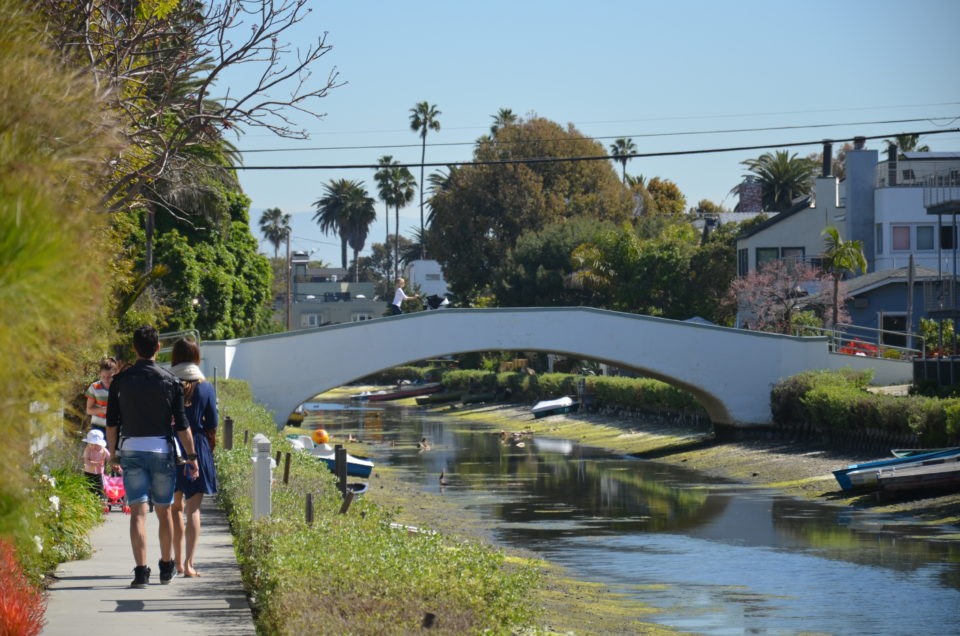 Unter den wichtigsten Los Angeles Sehenswürdigkeiten sind die Venice Canals bzw. Kanäle ein Muss