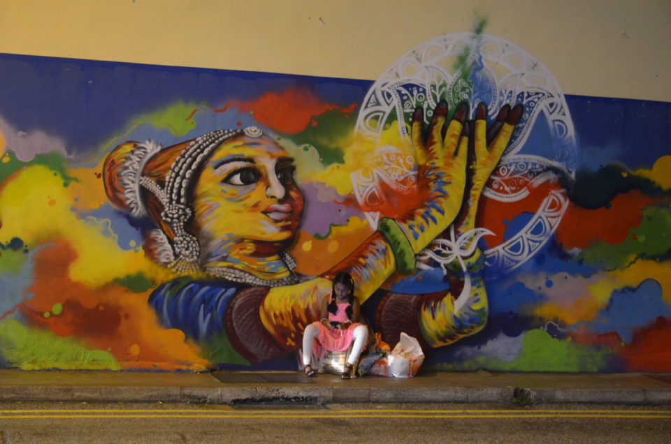 Das lebhafte Little India ist eine der spannendsten Singapur Sehenswürdigkeiten. Sogar Street Art kann dir hier begegnen.