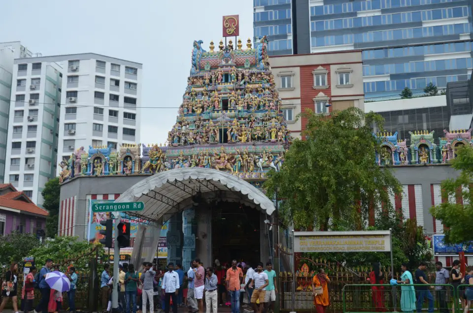 Der Sri Veeramakaliamman Tempel an der Serangoon Road ist eine der größten Singapur Sehenswürdigkeiten in Little India