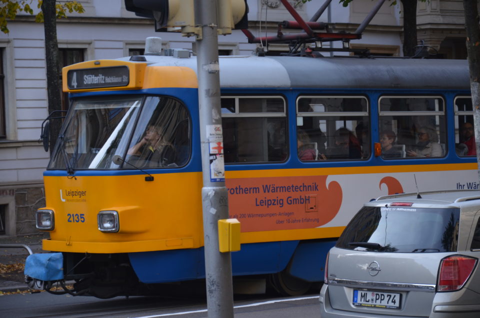 Die Straßenbahn ist ein praktisches Verkehrsmittel, um bei deiner Leipzig Städtereise zwischen den Leipzig Sehenswürdigkeiten zu pendeln.