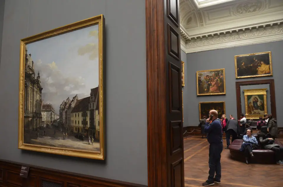 Canalettos Dresden Ansichten und Raffaels Sixtinische Madonna in der Galerie Alte Meister solltest du dir bei deiner Dresden Städtereise möglichst nicht entgehen lassen.