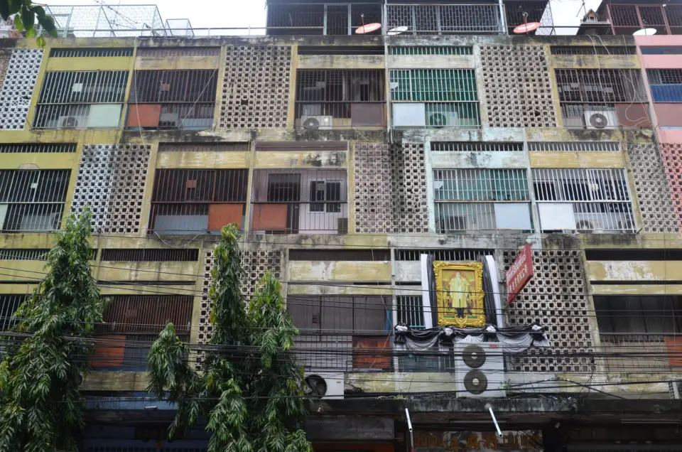 Die Wohnverhältnisse in Bangkok entsprechen nicht unbedingt immer einem Standard, der in Deutschland als "hübsch" bezeichnet werden würde.