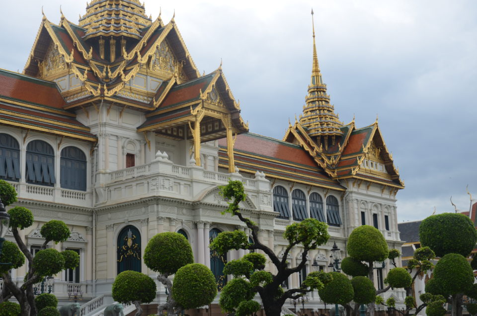 Der Große Palast und Wat Phra Kaeo zählen zu den größten Bangkok Sehenswürdigkeiten. Lass sie dir bei deiner Bangkok Reise nicht entgehen!