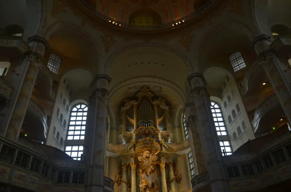 Die Frauenkirche ist das Wahrzeichen Dresdens. Ein Besuch des Innenraums solltest du unbedingt in deinen Plan für deinen Dresden Kurztrip einbauen.