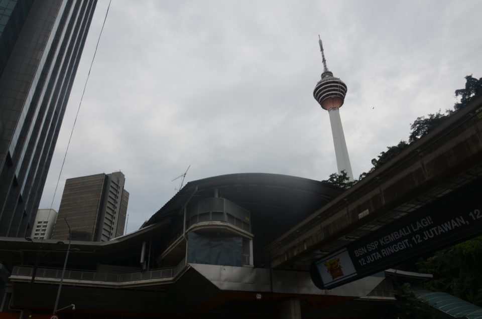 Der KL Tower bzw. Menara Kuala Lumpur bietet dir auf zwei Aussichtsplattformen einen Ausblick auf zahlreiche der Top 10 Kuala Lumpur Sehenswürdigkeiten.