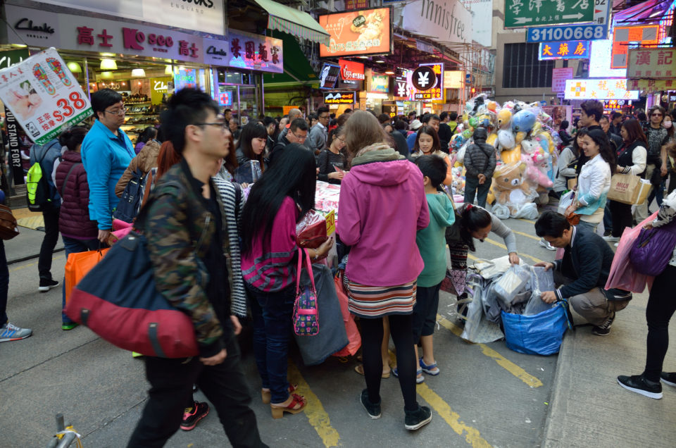 Der Ladies Market ist einer der spannendsten Märkte in der Stadt und damit eine der größten Hongkong Sehenswürdigkeiten.