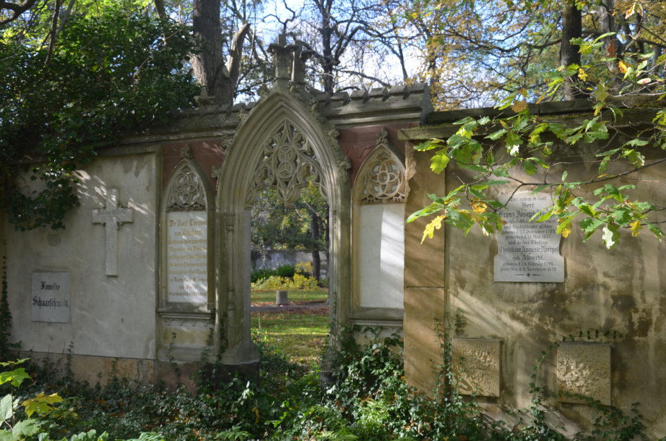Der Alte Johannisfriedhof hätte auch eine Nennung als eine der besten alternativen Leipzig Sehenswürdigkeiten abseits der Touristenmassen verdient.