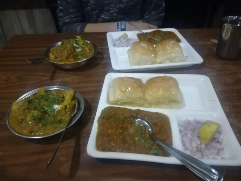 Wenn du dich an ein paar Regeln aus meinen Mumbai Reisetipps hältst, dann steht dem Genuss von Streetfood nicht viel im Wege.