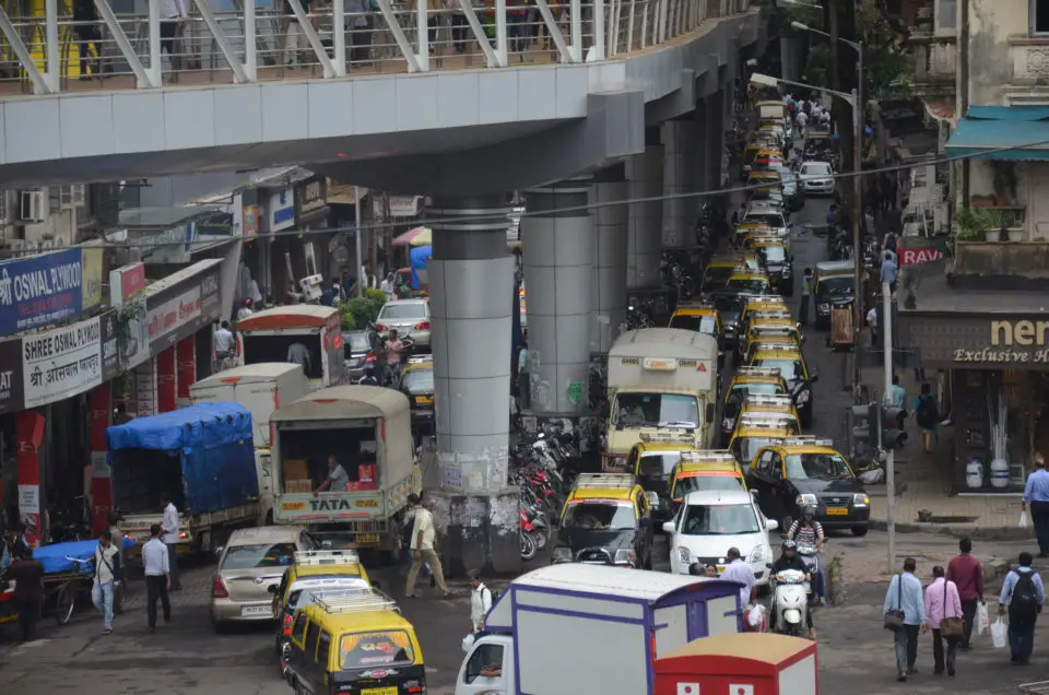 Beim Beantragen des Touristenvisum Indien fühlt man sich teilweise wie im Stau einer indischen Großstadt.