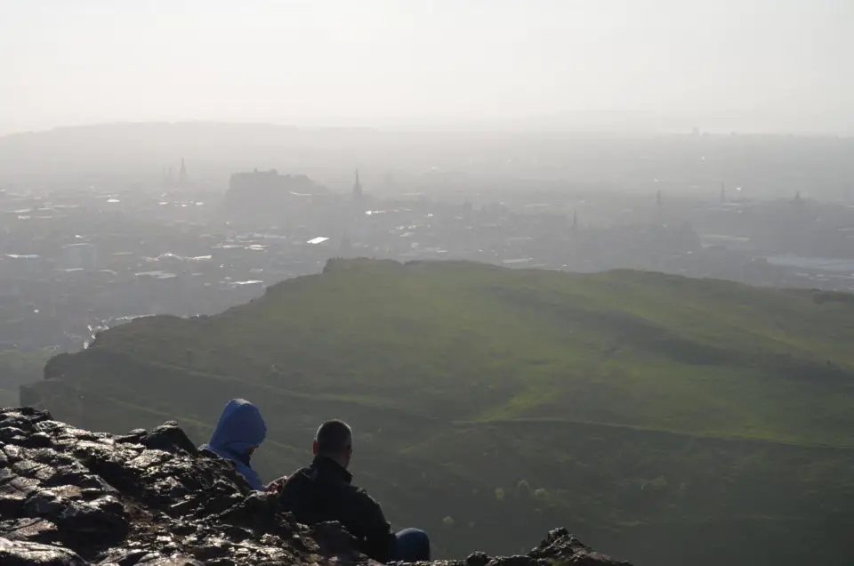 Der Ausblick macht den Arthur's Seat zu einer unverzichtbaren der Edinburgh Sehenswürdigkeiten.