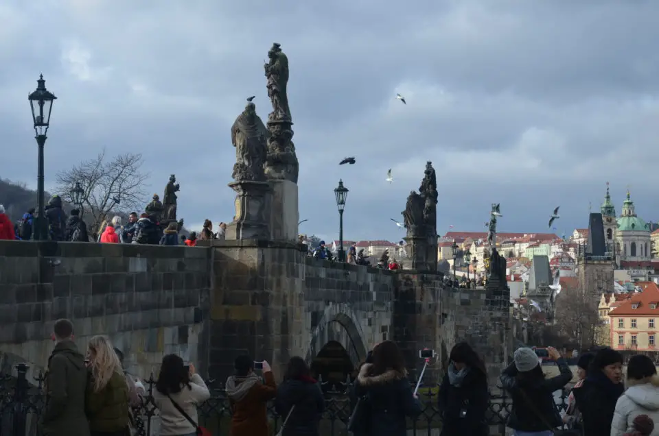 Die bekannteste der Prag Sehenswürdigkeiten ist die Karlsbrücke.