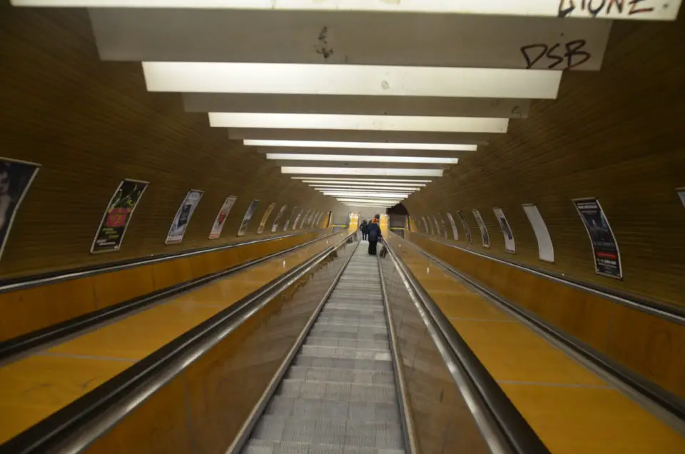 In meinen Prag Reisetipps verrate ich dir, wie genau die in Prag mit der Metro am besten von A nach B gelangst.