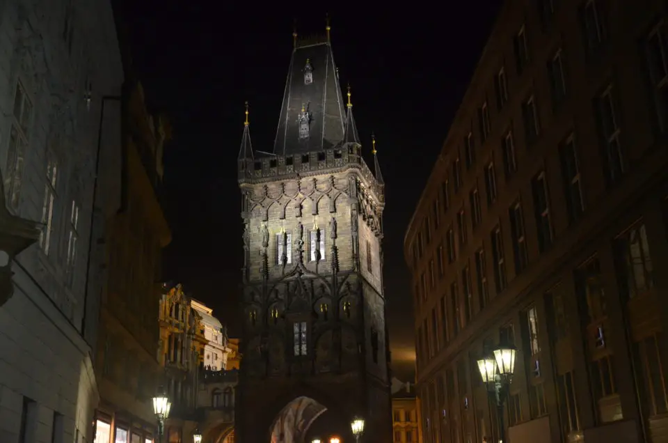 Der Pulverturm ist eine der bekanntesten der Prag Sehenswürdigkeiten.