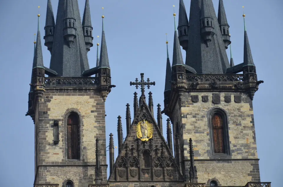 Die Teynkirche am Altstädter Ring gehört zu den bekanntesten Sehenswürdigkeiten Prags.