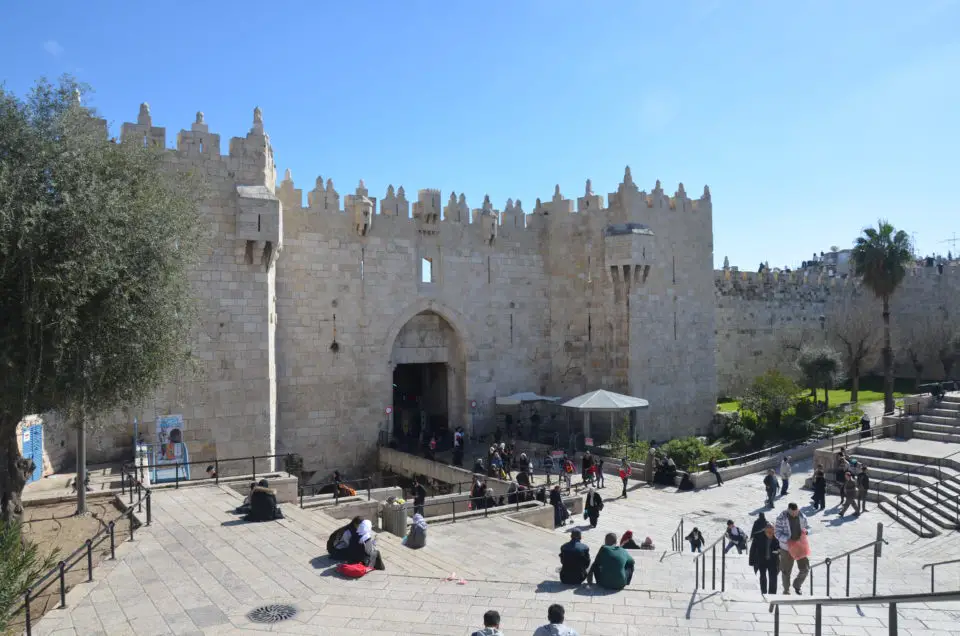 Das Damaskustor ist für sich genommen eine der Jerusalem Sehenswürdigkeiten.