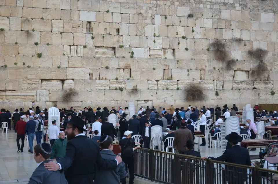 Die Klagemauer ist ein Muss unter den Jerusalem Sehenswürdigkeiten und darf in keinem Jerusalem Reisebericht fehlen.