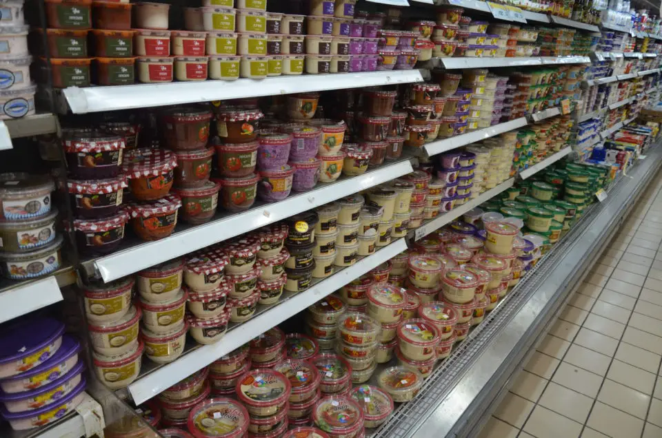 Einer meiner kostensparendsten Jerusalem Reisetipps ist das eifrige Probieren von Hummus-Sorten.