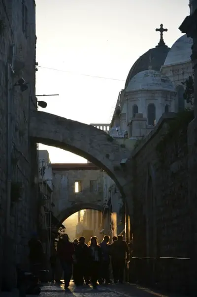 Die Via Dolorosa zählt für Christen zu den wichtigsten Jerusalem Sehenswürdigkeiten.