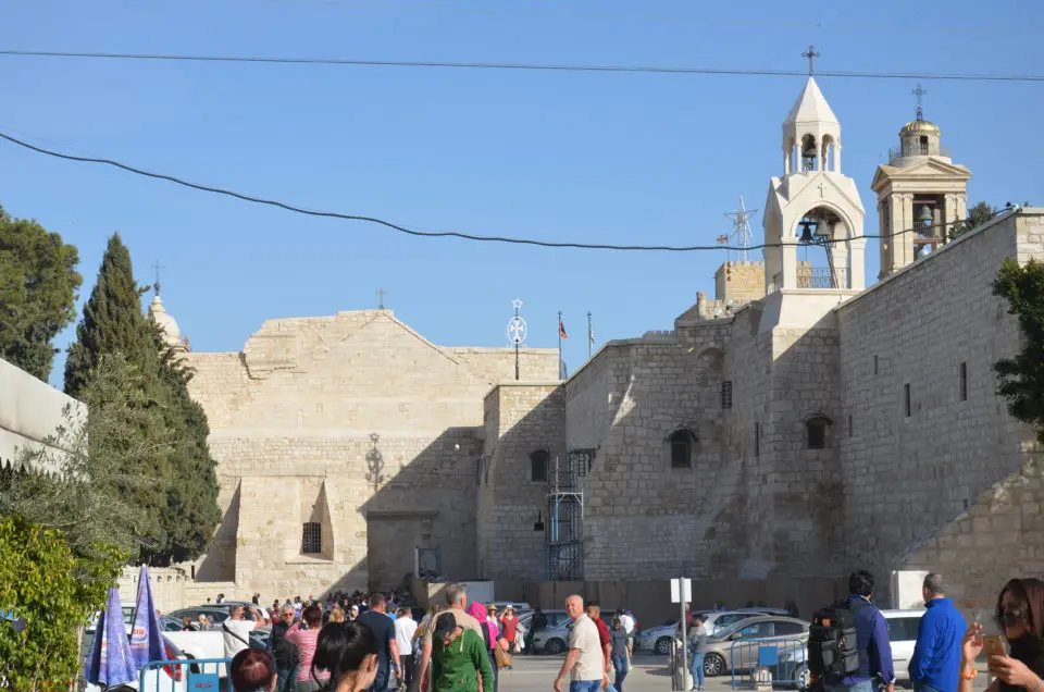 Die bekannteste der Bethlehem Sehenswürdigkeiten - die Geburtskirche - vom Manger Square aus gesehen.