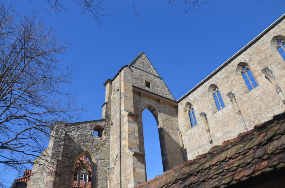 Unter den Erfurt Sehenswürdigkeiten ist die Ruine der Barfüßerkirche sicherlich vor allem für historisch Interessierte spannend.