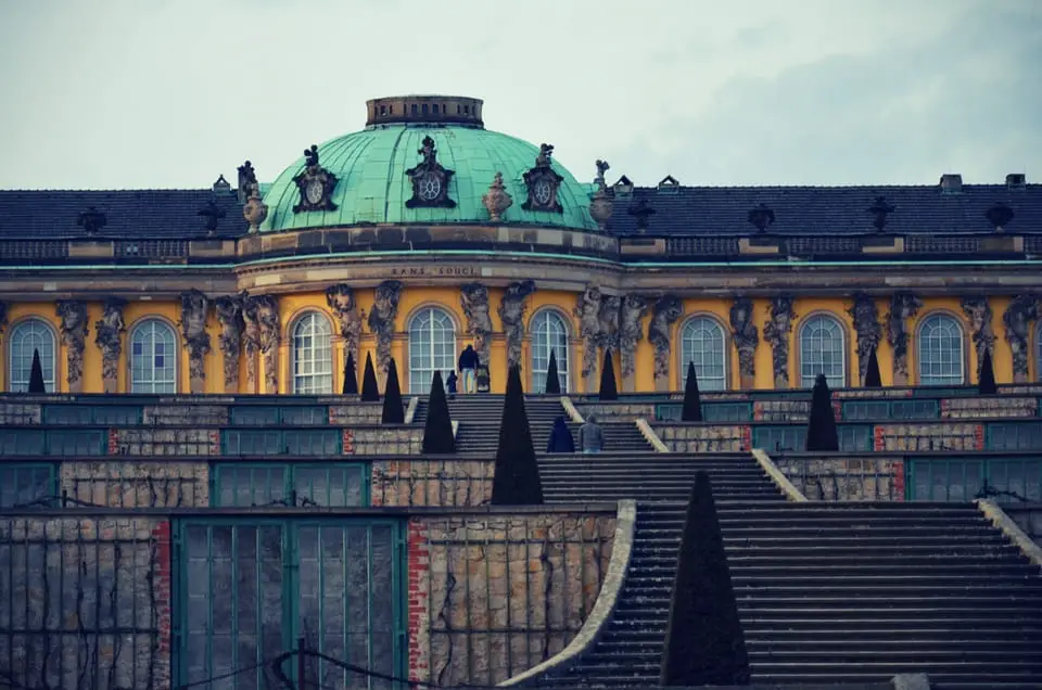 Die berühmteste der Potsdam Sehenswürdigkeiten ist das Schloss Sanssouci.