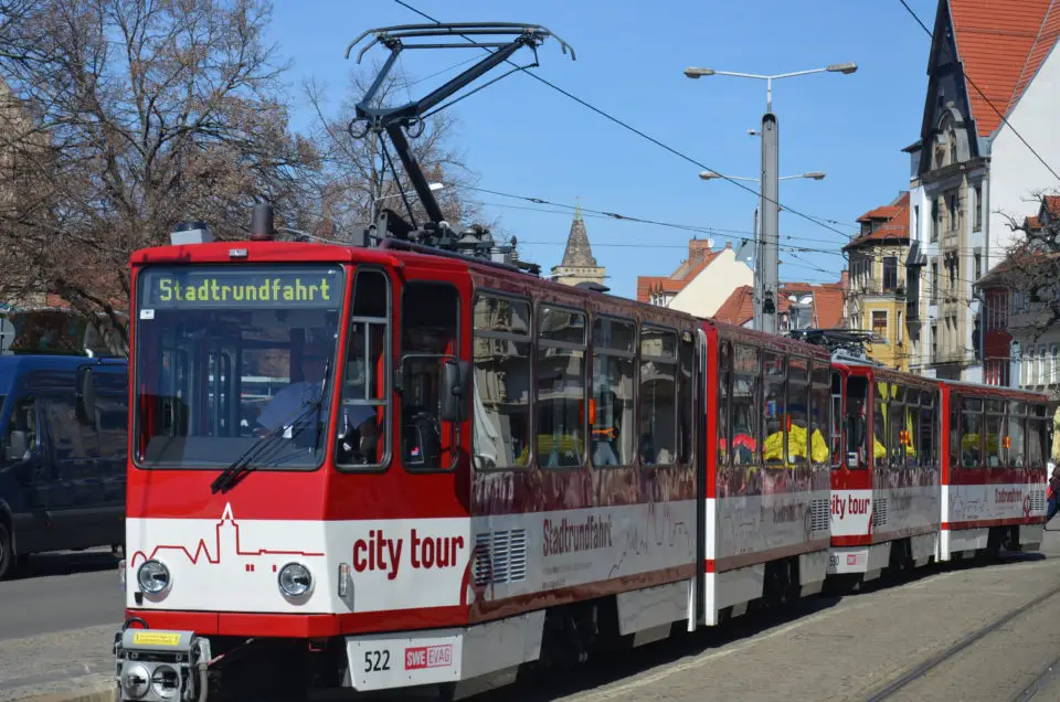 Du kannst dir den Erfurt Sehenswürdigkeiten Rundgang erheblich erleichtern, indem du die city tour Tram nutzt.