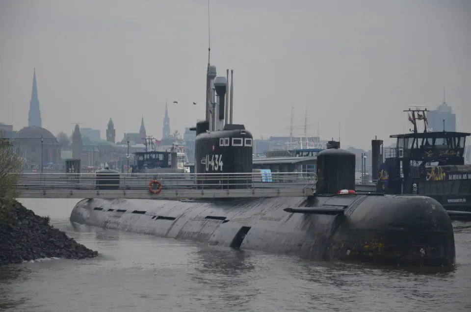 Zwar kein Hamburg Geheimtipp, aber unbedingt empfehlenswert ist das U-Boot U-434.