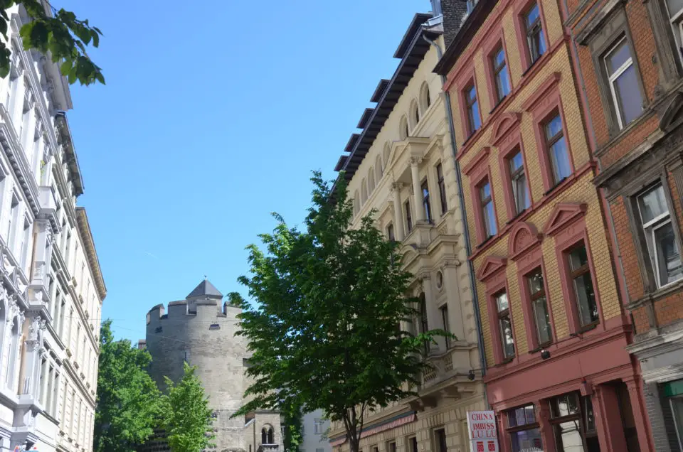 Köln Insider Tipps, die ich selber noch abgrasen möchte, sind u. a. die alten Stadttore wie die Eigelsteintorburg.