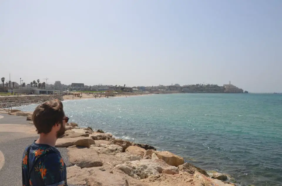 Unter den Tel Aviv Sehenswürdigkeiten der eindeutige Star: die belebte Strandpromenade.