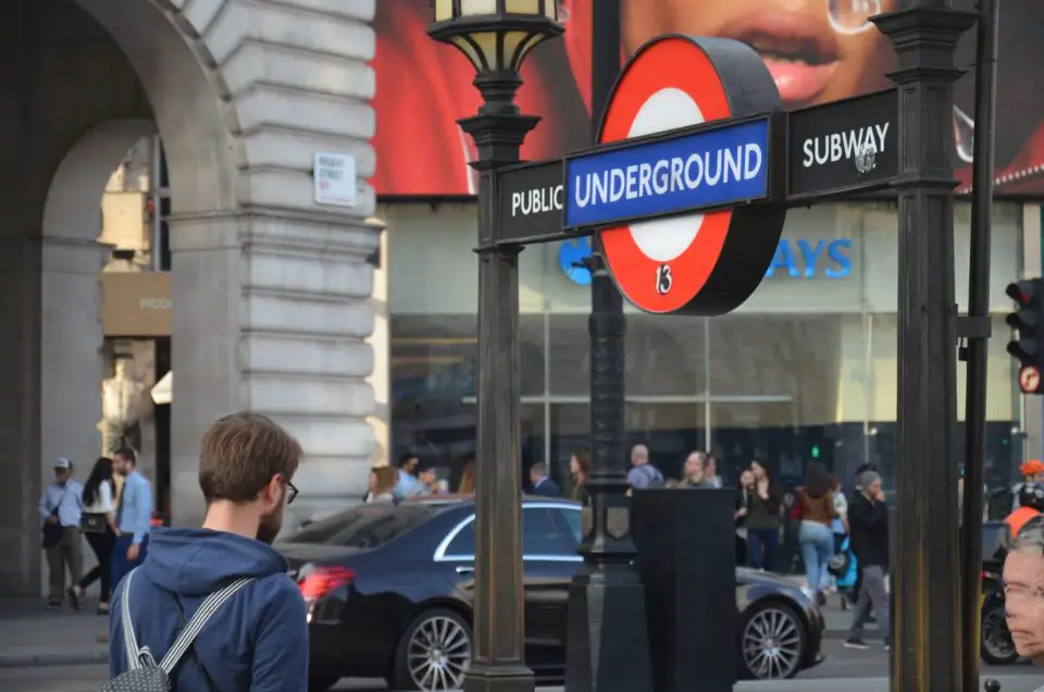 Bei London Reisetipps sind Tipps zu Fahrten mit der Tube unerlässlich.