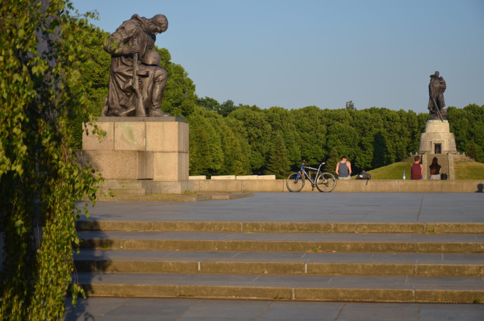 Zu den Berlin Insider Tipps gehört sicherlich auch dieses spektakuläre sowjetische Ehrenmal im schönen Treptower Park.