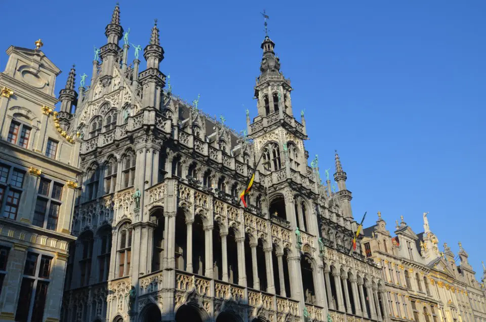 Bei einem Brüssel Sehenswürdigkeiten Rundgang solltest du einen Blick auf das ehemalige Königshaus nicht verpassen.