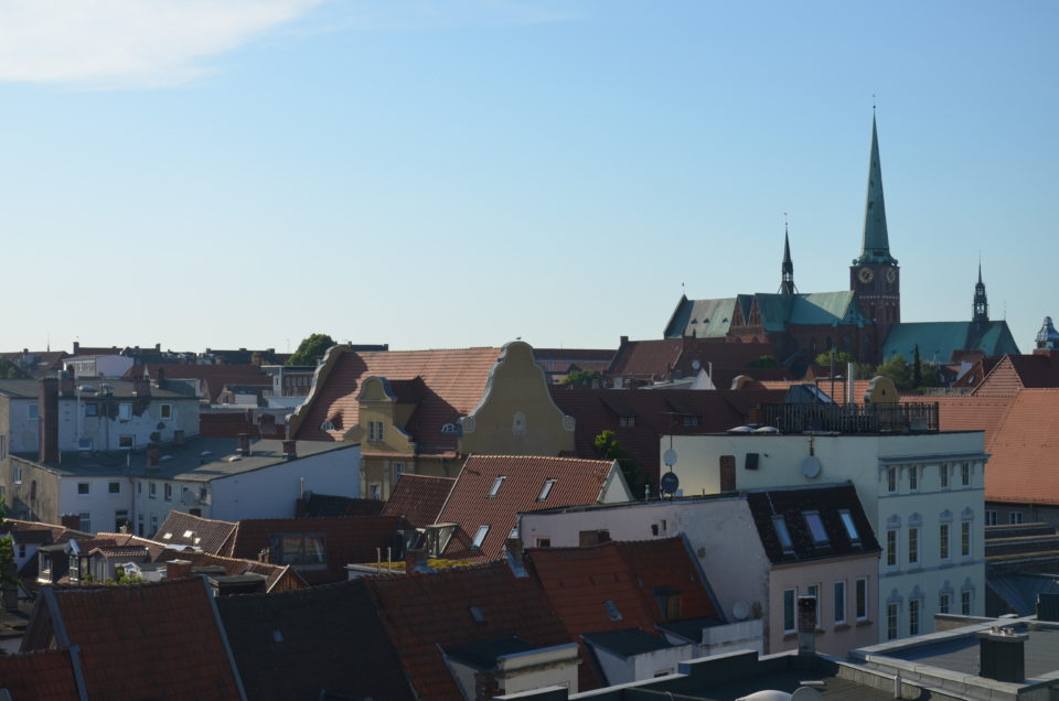 Einer der Lübeck Insider Tipps: der kostenlose Ausblick vom Parkhaus Aalhof.