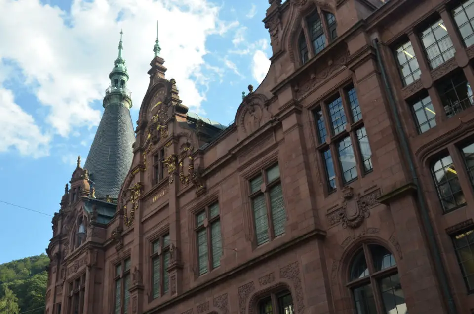 Eine weitere Station in der Heidelberg Sehenswürdigkeiten Route kann die Unibibliothek Heidelberg sein.