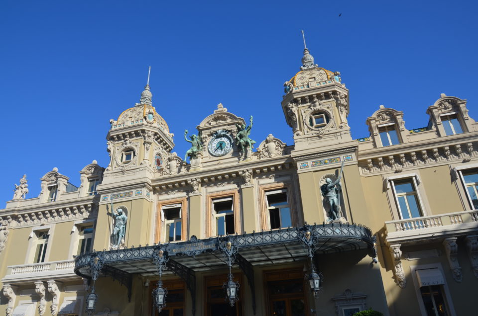 Die bekannteste der Monaco Sehenswürdigkeiten dürfte das weltbekannte Casino Monte-Carlo sein.