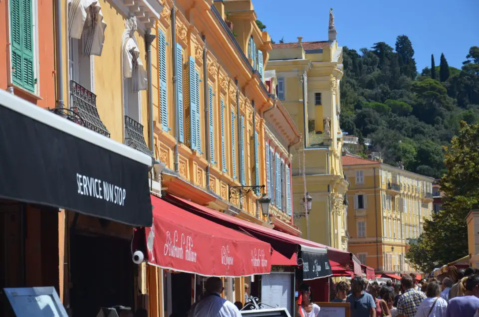 Zu den wichtigsten Nizza Sehenswürdigkeiten gehört der Marché aux Fleurs bzw. der Cours Saleya.