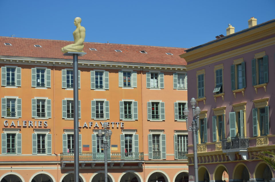 Im Nizza Sehenswürdigkeiten Rundgang wirst du am zentralen Place Masséna nur schwer vorbeikommen.