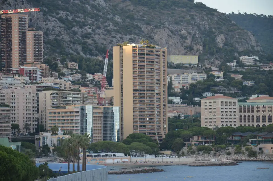 Zu den wichtigsten Monaco Tipps gehört sicher auch der Larvotto Strand.