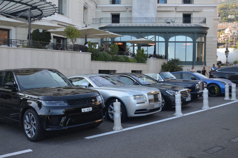 Zu den Monaco Tipps muss es auch gehören, dich auf die Nobelkarossen am Place du Casino aufmerksam zu machen.