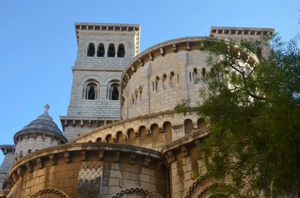 Zu den wichtigsten Monaco Sehenswürdigkeiten zählt die Kathedrale Notre-Dame-Immaculée in Monaco-Ville.