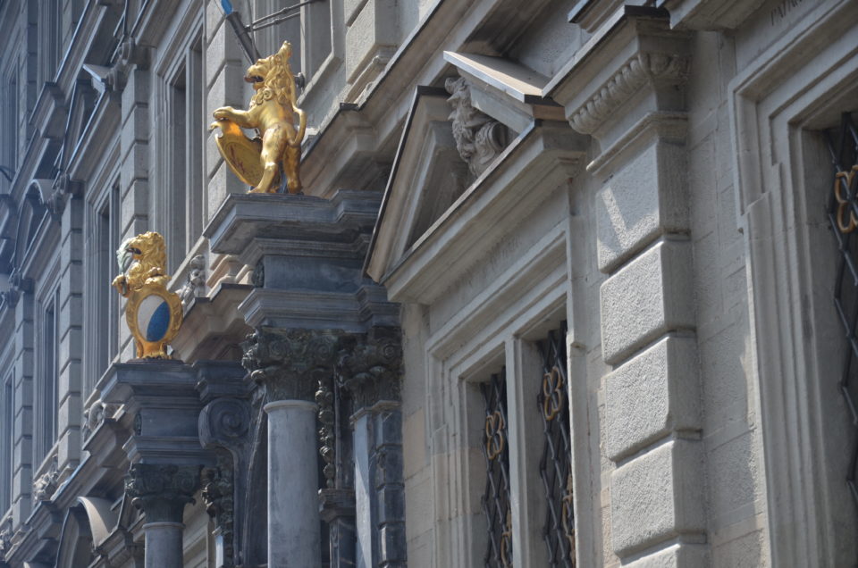 Bei deinem Zürich Sehenswürdigkeiten Rundgang solltest du auch das Rathaus ansteuern.