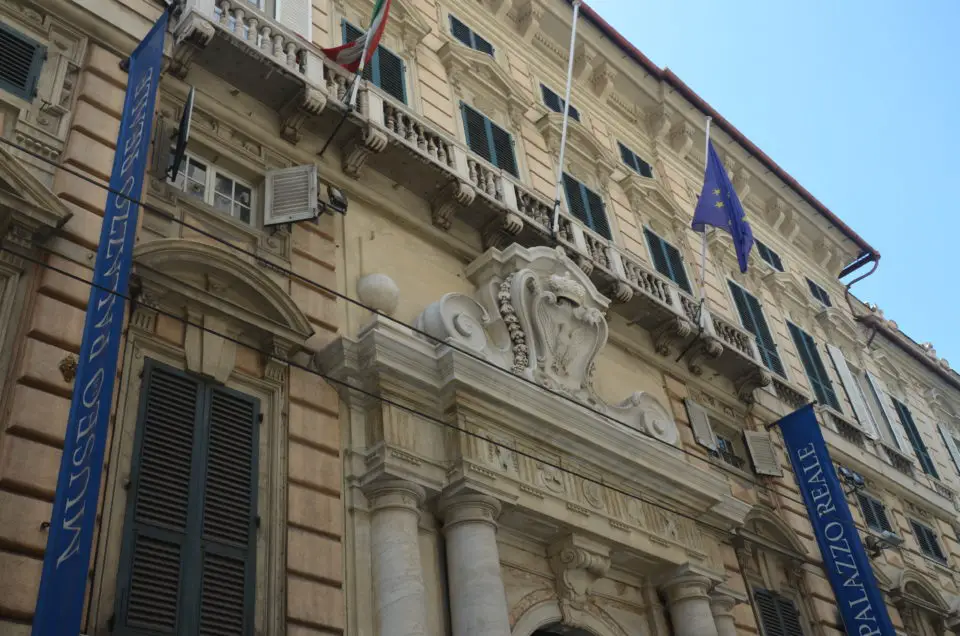 Eine der bekanntesten Genua Sehenswürdigkeiten ist der Palazzo Reale in der Via Balbi.